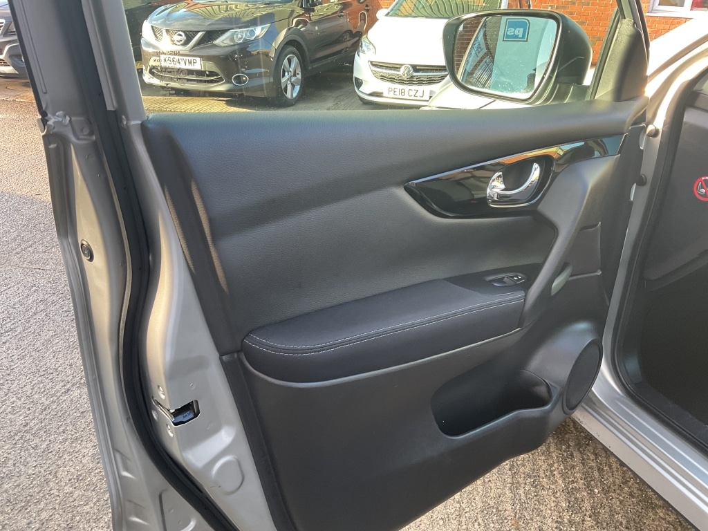 Used Nissan Qashqai 2014 for sale - 76751998: Photo 25