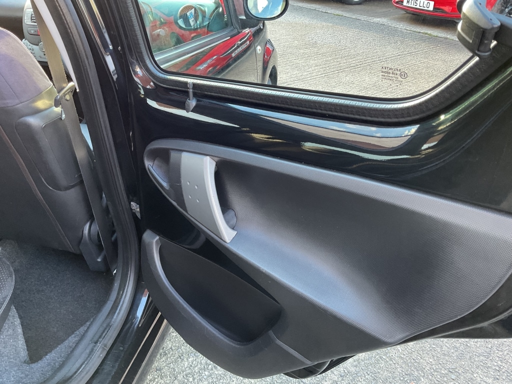 Used Toyota AYGO 2012 for sale - 76687519: Photo 15