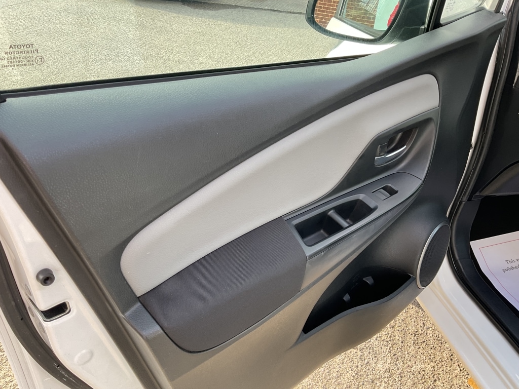 Used Toyota Yaris 2014 for sale - 77682076: Photo 24