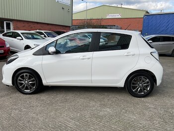 Used Toyota Yaris 2014 for sale - 77682076: Photo