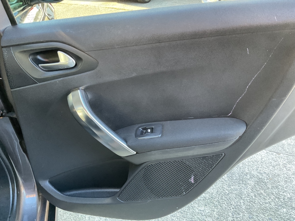 Used Peugeot 2008 2014 for sale - 76643733: Photo 17