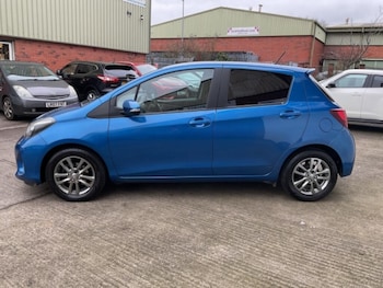 Used Toyota Yaris 2015 for sale - 77610578: Photo