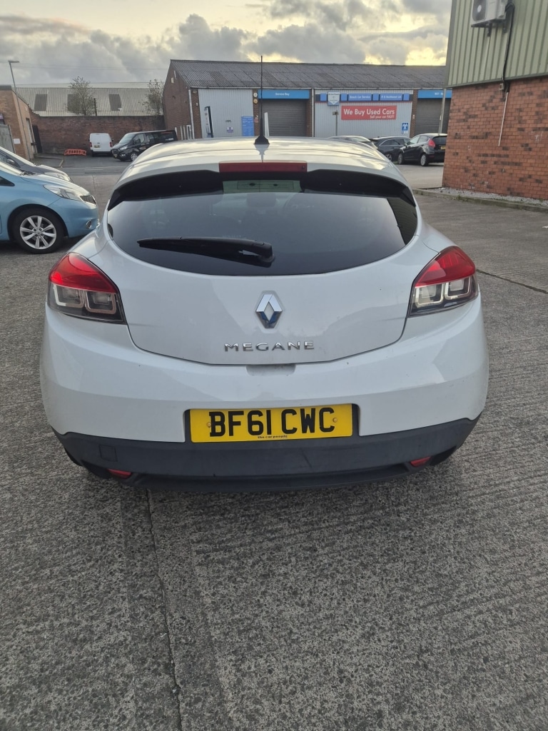 Used Renault Megane 2011 for sale - 76376982: Photo 2