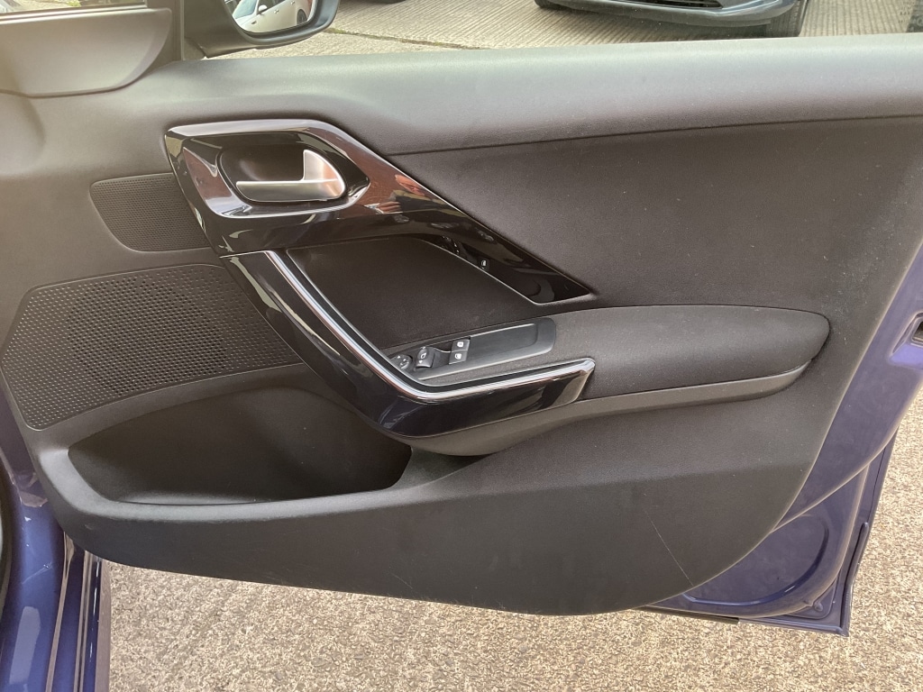 Used Peugeot 208 2015 for sale - 76511093: Photo 13