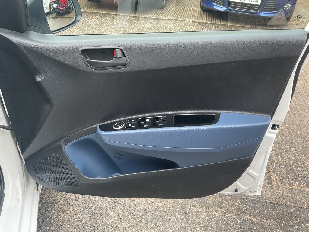 Used Hyundai i10 2014 for sale - 77433901: Photo 15