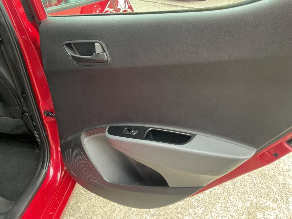 Used Hyundai i10 2018 for sale - 77704358: Photo 18