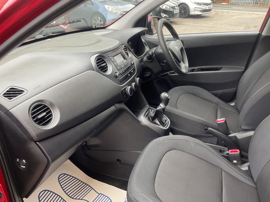 Used Hyundai i10 2018 for sale - 77704358: Photo 24