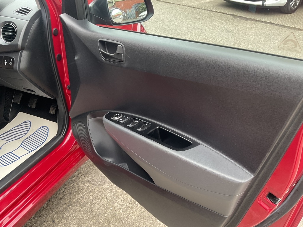 Used Hyundai i10 2018 for sale - 77704358: Photo 8