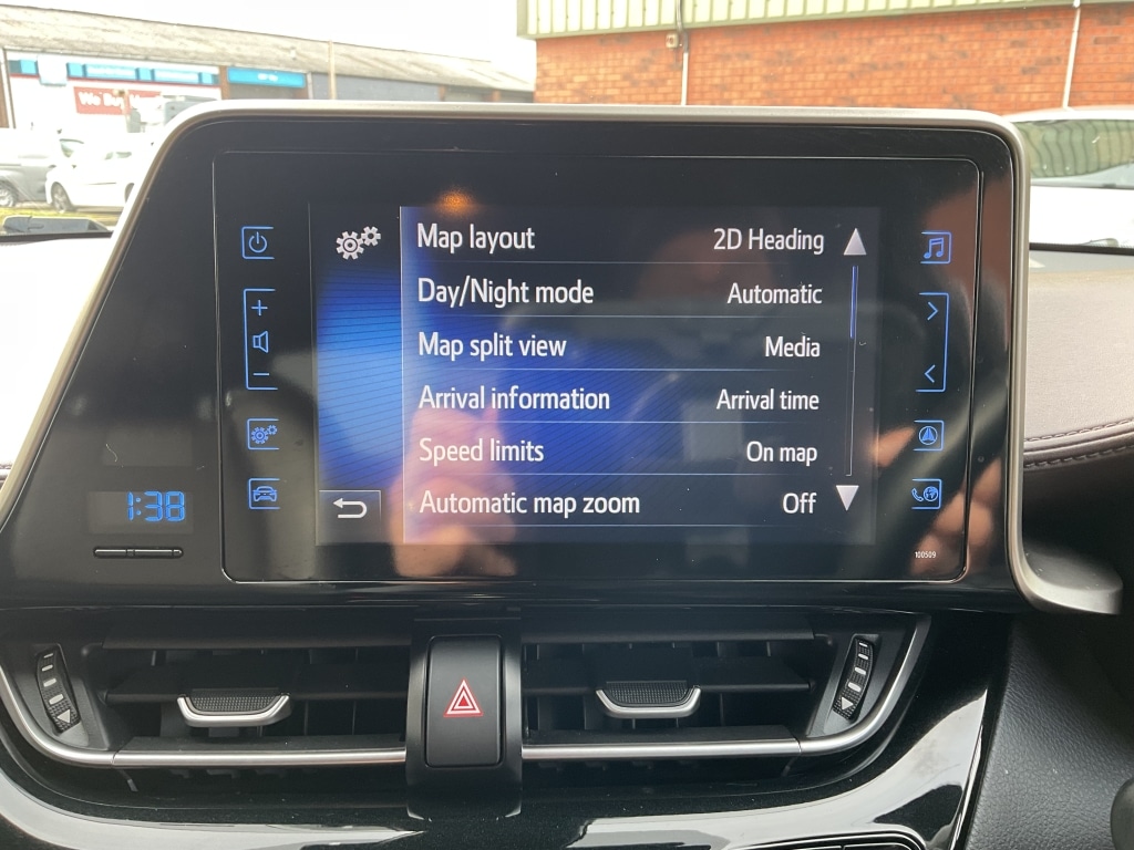 Used Toyota C-HR 2017 for sale - 77640432: Photo 12