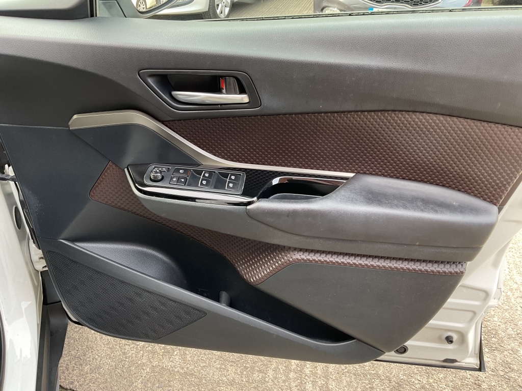 Used Toyota C-HR 2017 for sale - 77640432: Photo 15