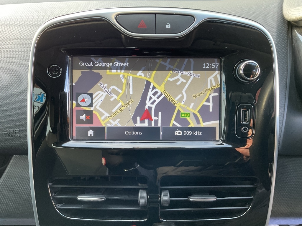 Used Renault Clio 2015 for sale - 77201526: Photo 12