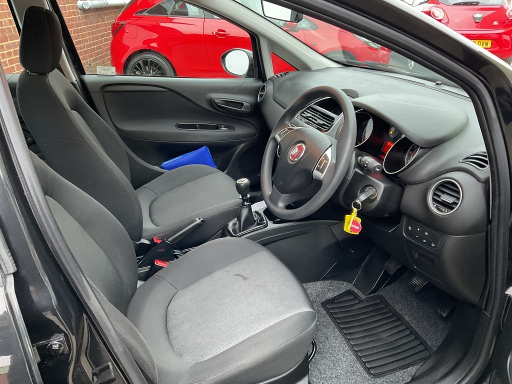 Used Fiat Punto 2016 for sale - 76713358: Photo 6