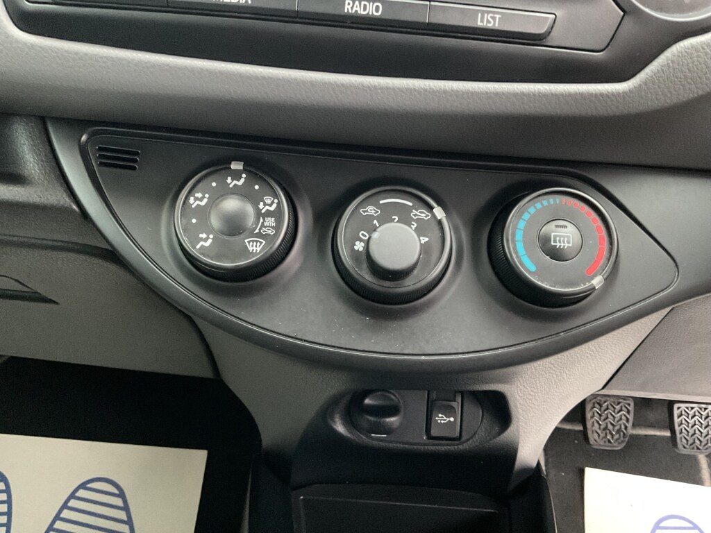 Used Toyota Yaris 2017 for sale - 77906865: Photo 11