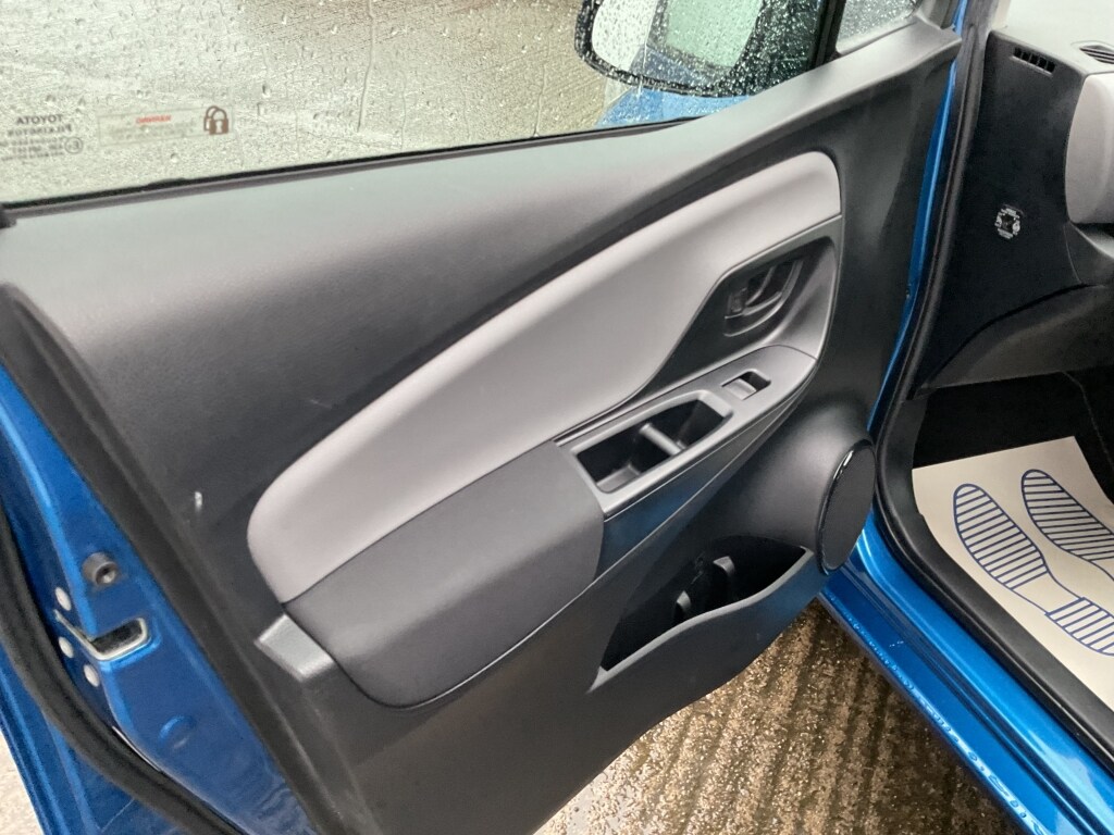 Used Toyota Yaris 2017 for sale - 77906865: Photo 23