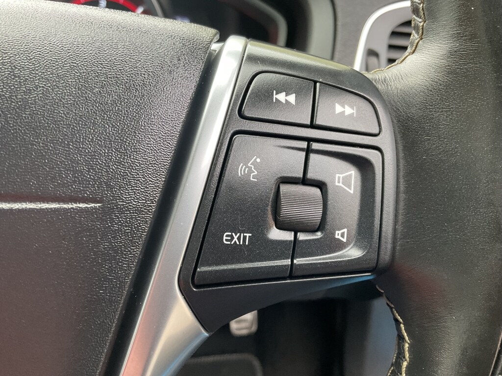 Used Volvo V40 2016 for sale - 77606305: Photo 15