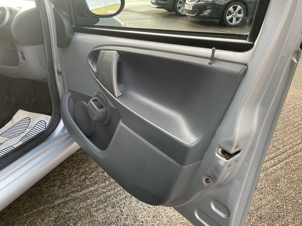 Used Toyota AYGO 2009 for sale - 76864233: Photo 9