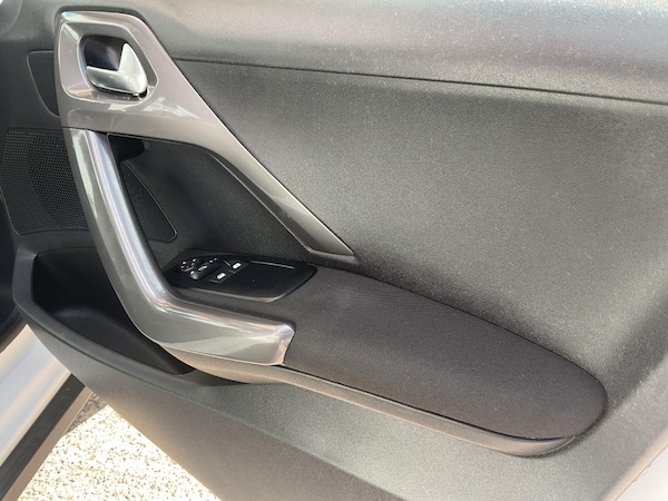 Used Peugeot 2008 2017 for sale - 76325018: Photo 27