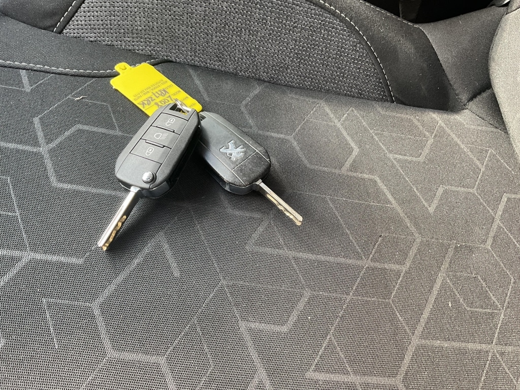 Used Peugeot 2008 2017 for sale - 76383449: Photo 41