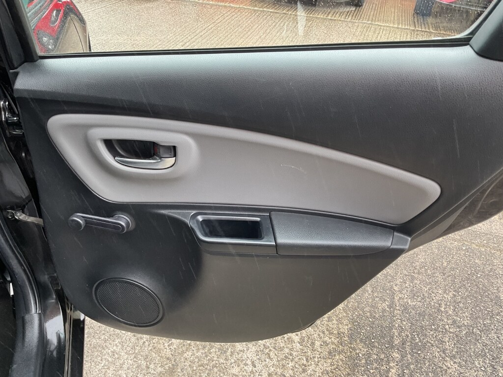 Used Toyota Yaris 2015 for sale - 78183260: Photo 15