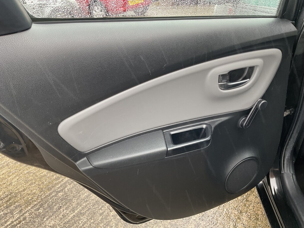 Used Toyota Yaris 2015 for sale - 78183260: Photo 18