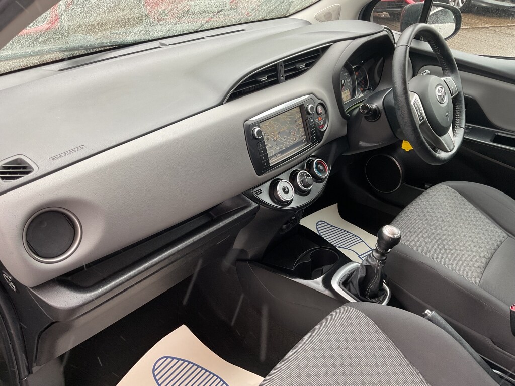 Used Toyota Yaris 2015 for sale - 78183260: Photo 21