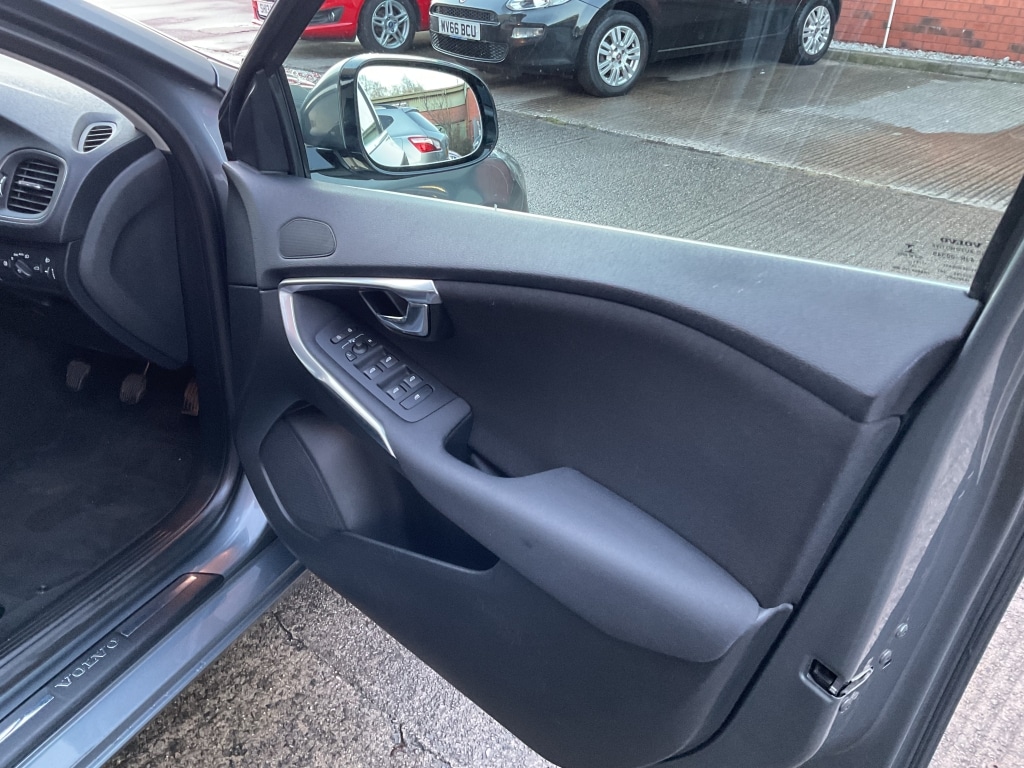 Used Volvo V40 2015 for sale - 76741516: Photo 9