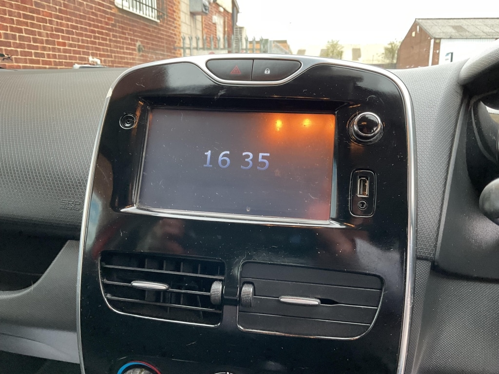 Used Renault Clio 2015 for sale - 76082852: Photo 27