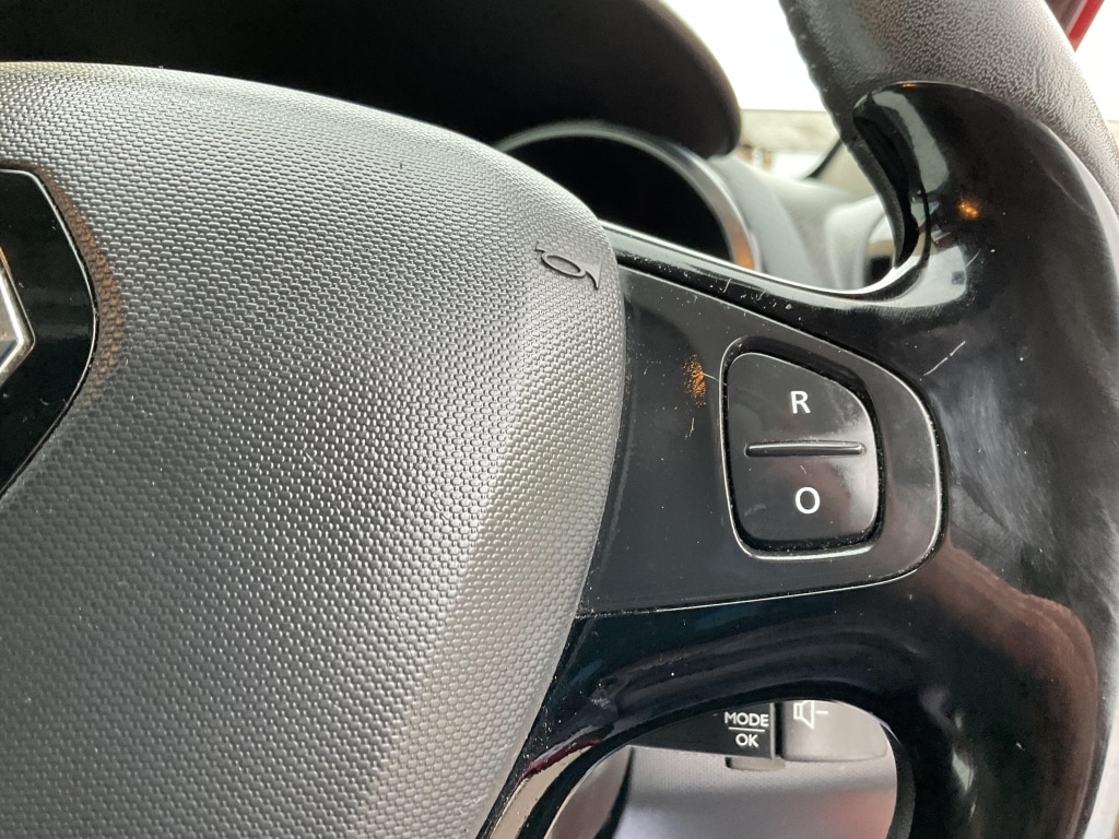 Used Renault Clio 2015 for sale - 76082852: Photo 31