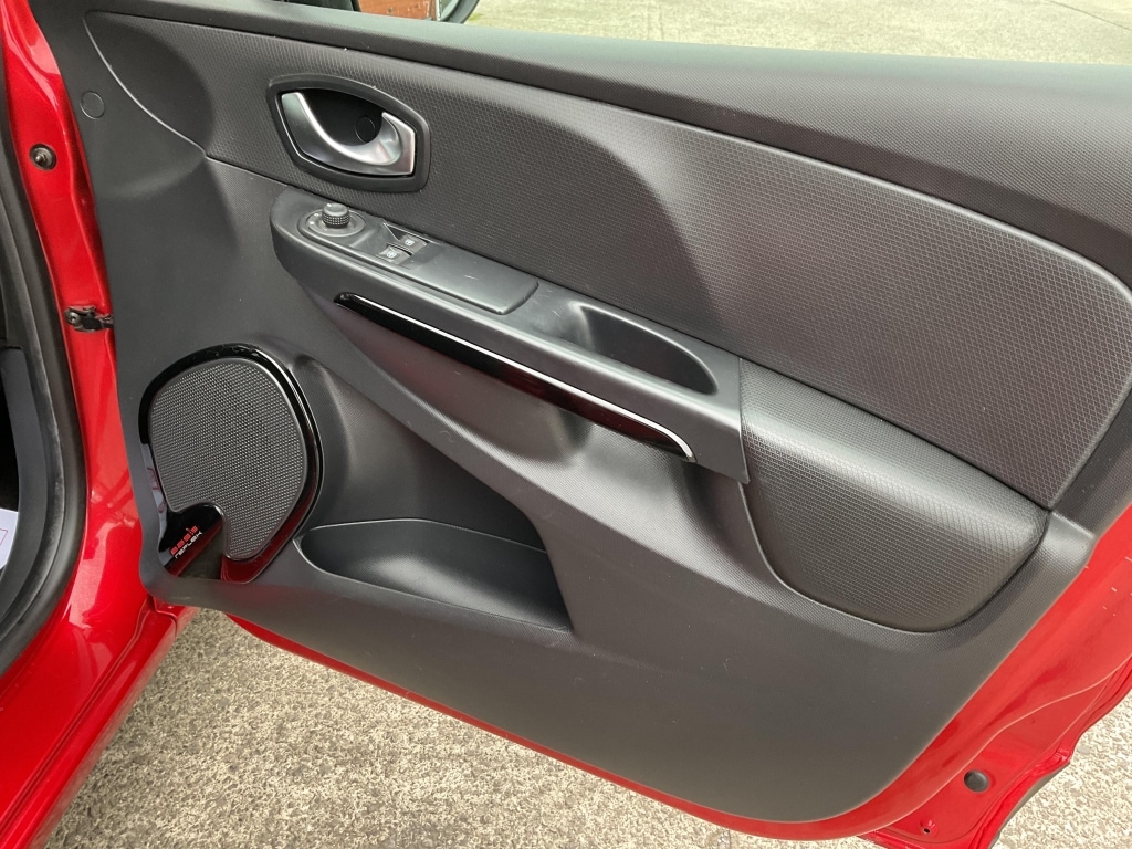 Used Renault Clio 2015 for sale - 76082852: Photo 33