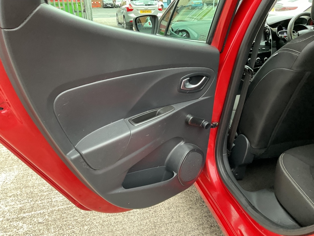 Used Renault Clio 2015 for sale - 76082852: Photo 39