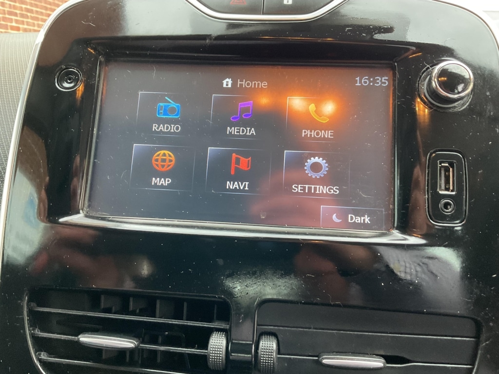 Used Renault Clio 2015 for sale - 76082852: Photo 8