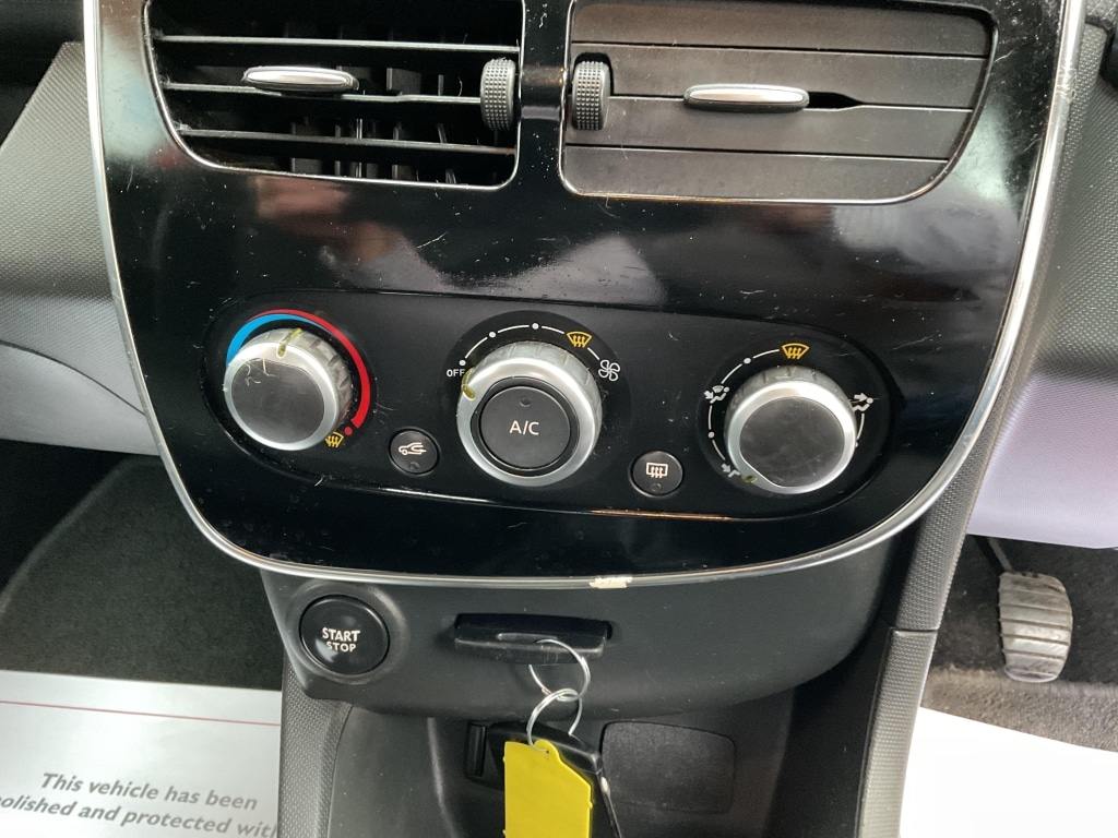 Used Renault Clio 2015 for sale - 76082852: Photo 9