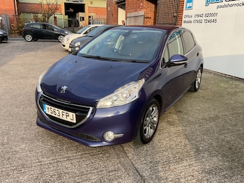 Used Peugeot 208 2015 for sale - 76594539: Photo