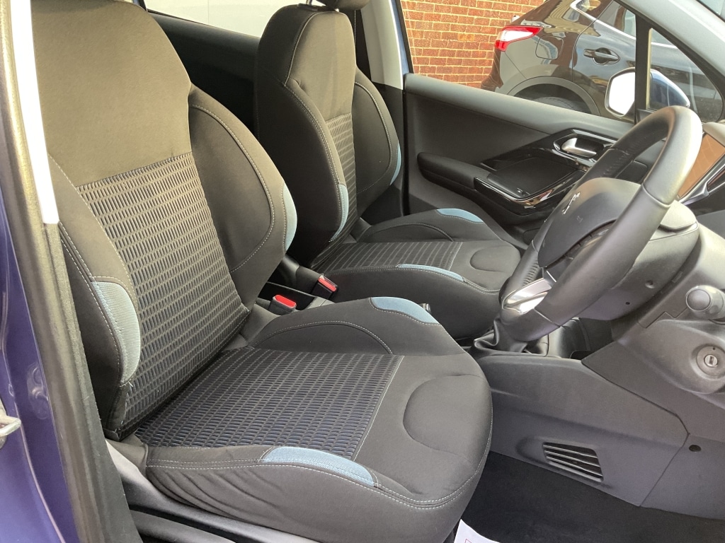 Used Peugeot 208 2015 for sale - 76594539: Photo 8