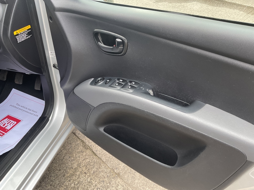 Used Hyundai i10 2011 for sale - 77807429: Photo 13