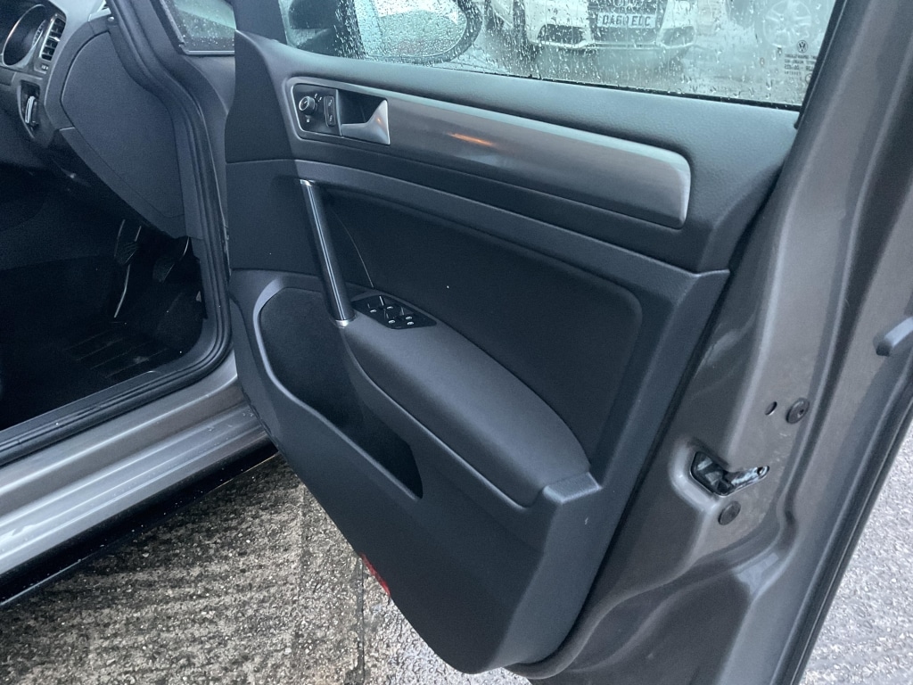 Used Volkswagen Golf 2013 for sale - 76618856: Photo 8