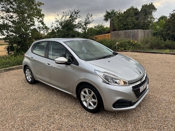 Used Peugeot 208 2017 for sale - 75646241: Photo