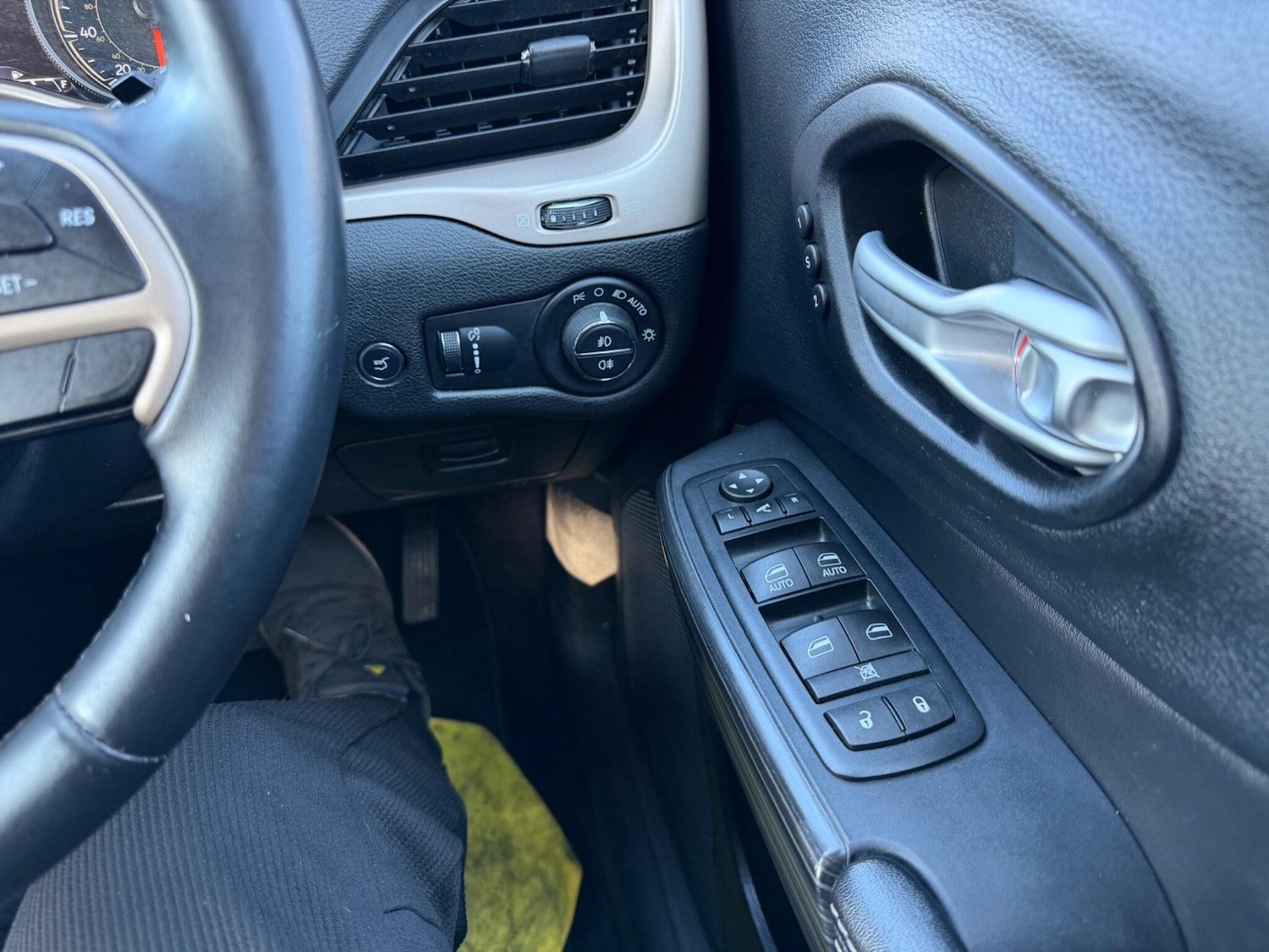 Used Jeep Cherokee 2017 for sale - 78157749: Photo 25