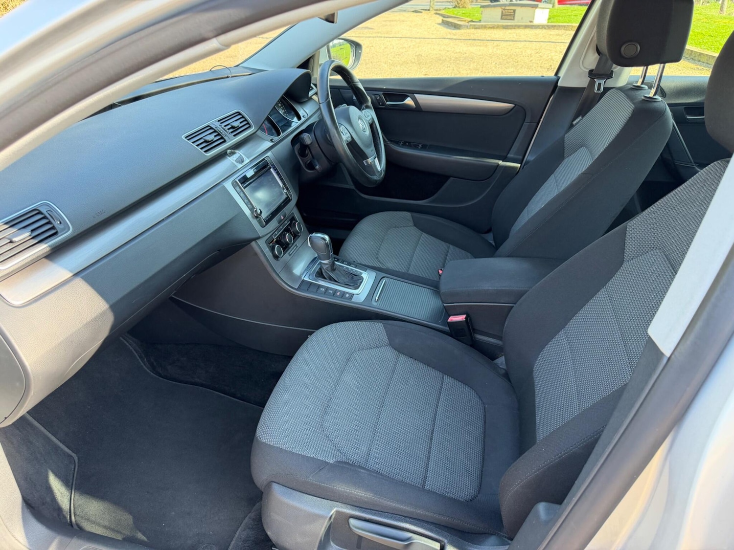 Used Volkswagen Passat 2011 for sale - 77970555: Photo 2