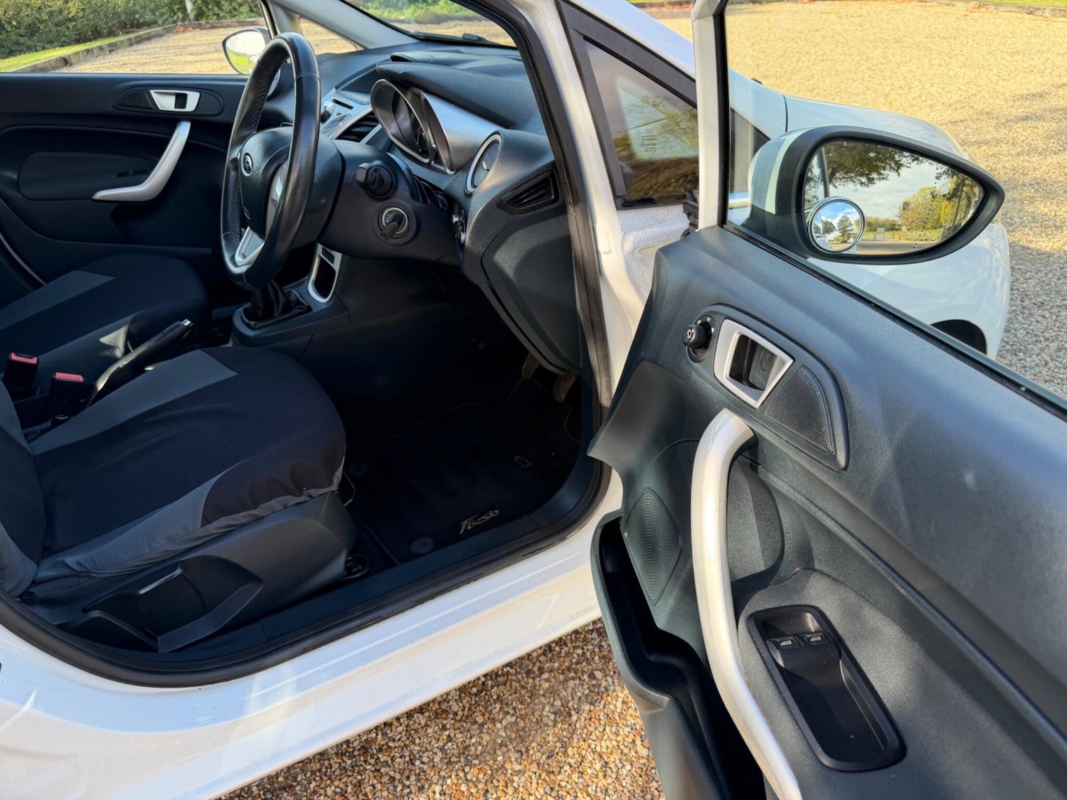 Used Ford Fiesta 2012 for sale - 76388619: Photo 32