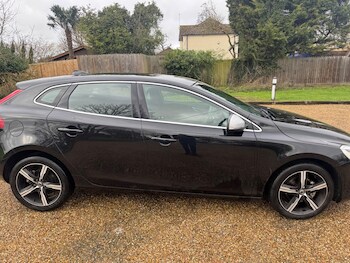 Used Volvo V40 2016 for sale - 77738076: Photo
