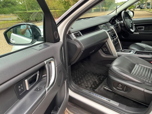 Used Land Rover Discovery Sport 2016 for sale - 75339795: Photo 31