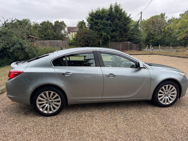 Used Vauxhall Insignia 2011 for sale - 75646850: Photo 2