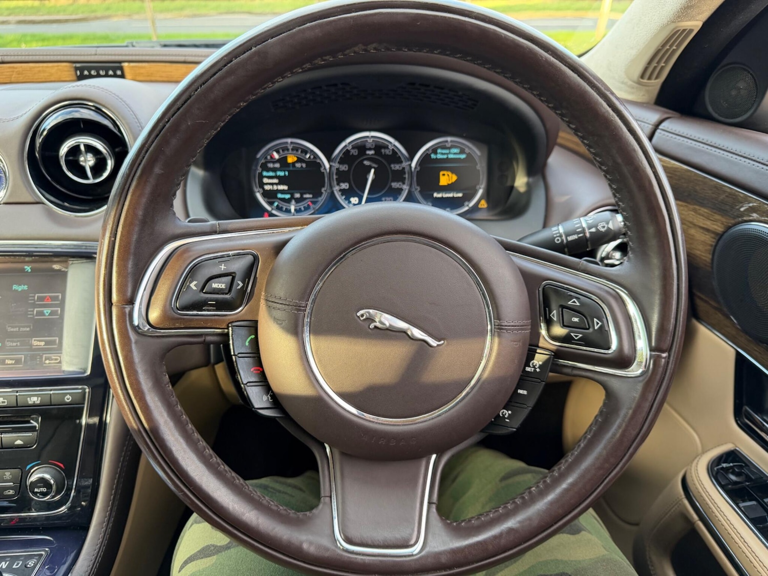 Used Jaguar XJ 2011 for sale - 77838915: Photo 2