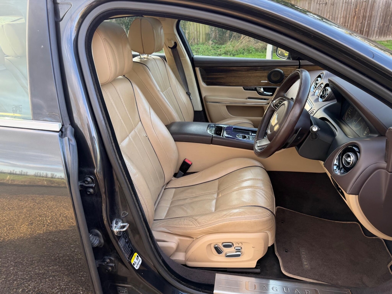 Used Jaguar XJ 2011 for sale - 77838915: Photo 38