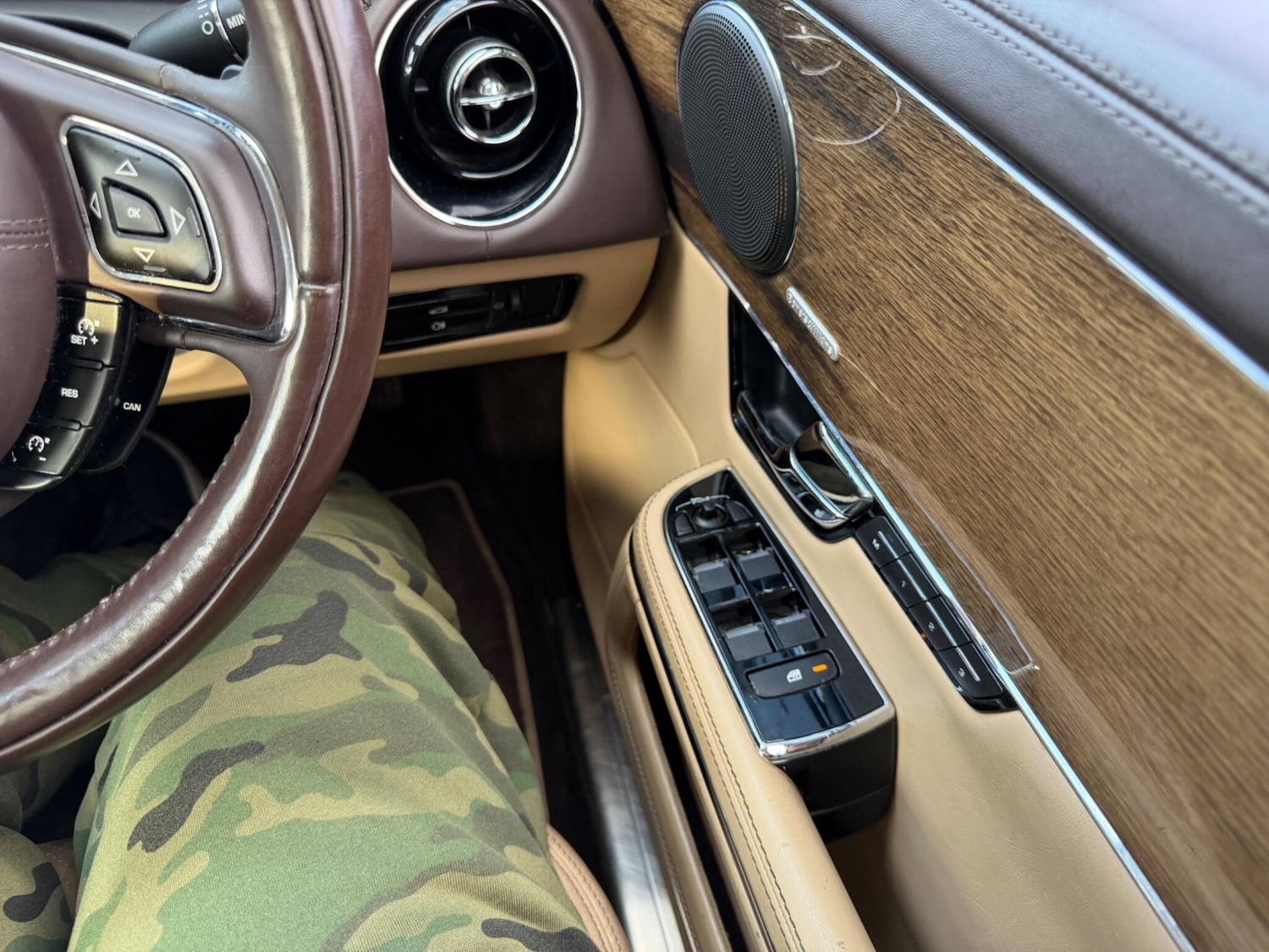 Used Jaguar XJ 2011 for sale - 77838915: Photo 40