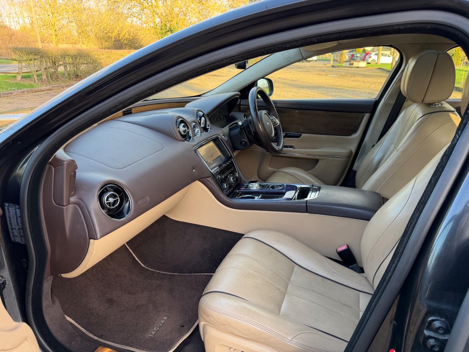 Used Jaguar XJ 2011 for sale - 77838915: Photo 8