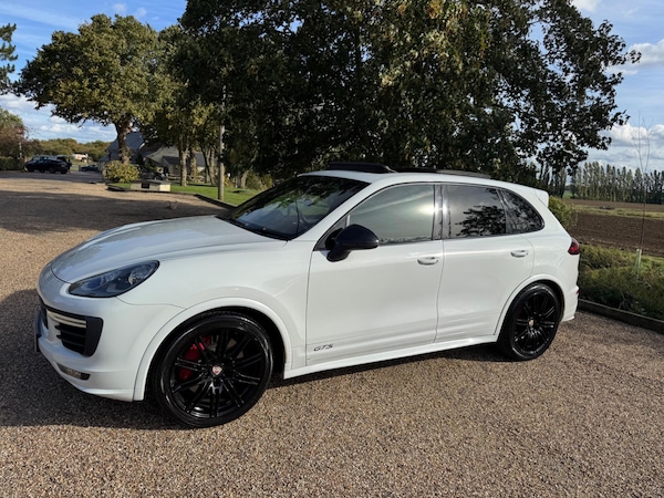 Used Porsche Cayenne 2015 for sale - 75977891: Photo 2