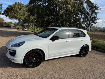Used Porsche Cayenne 2015 for sale - 75977891: Photo 2