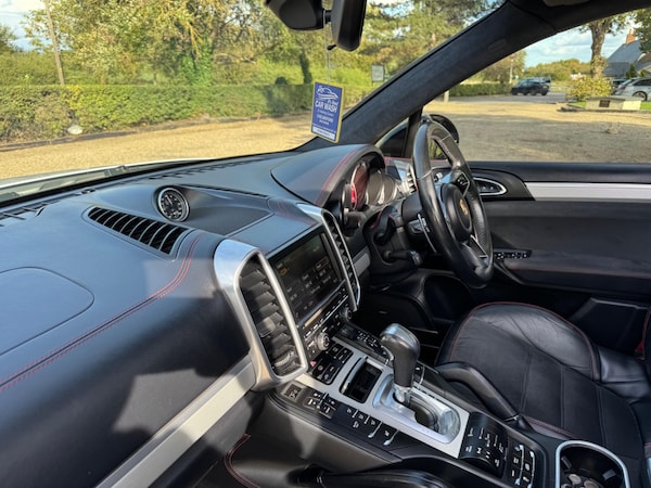 Used Porsche Cayenne 2015 for sale - 75977891: Photo 32
